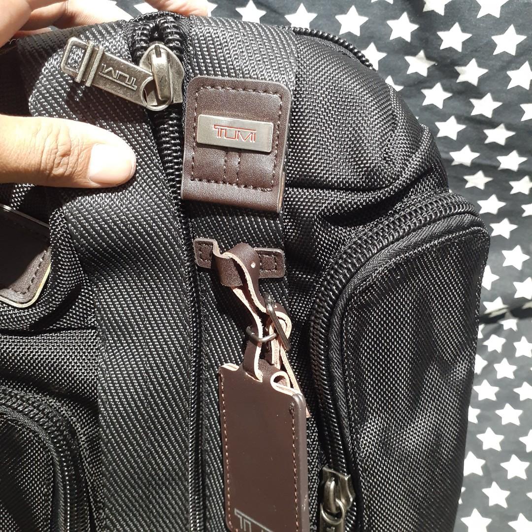 Tumi alpha bravo saratoga sling, Barang Mewah, Tas & Dompet di