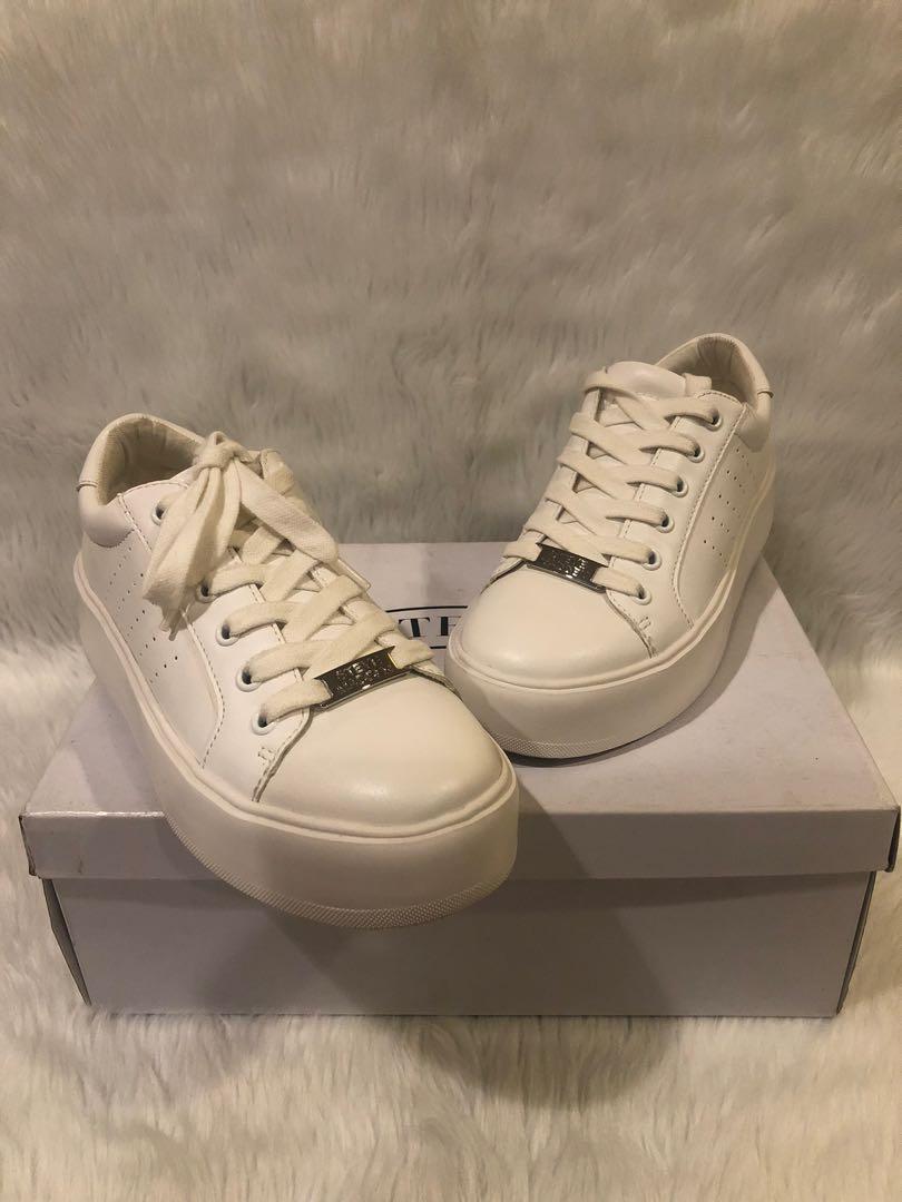 Steve madden 2025 blade white sneakers