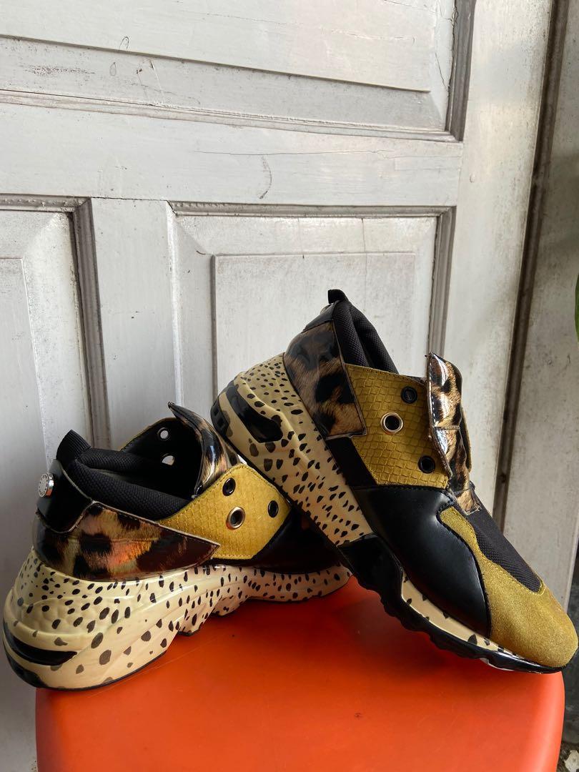 Steve madden cliff sneakers yellow top