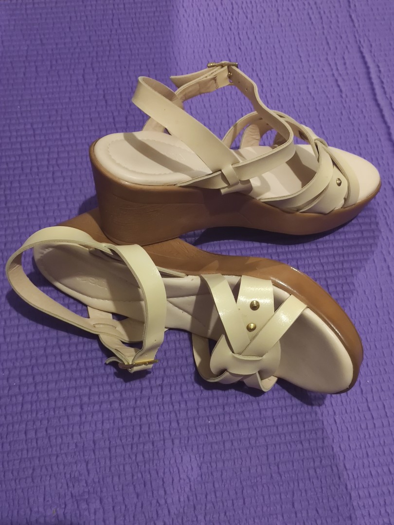 SUKI SANDALS, Women's Fashion, Footwear, Sandals on Carousell