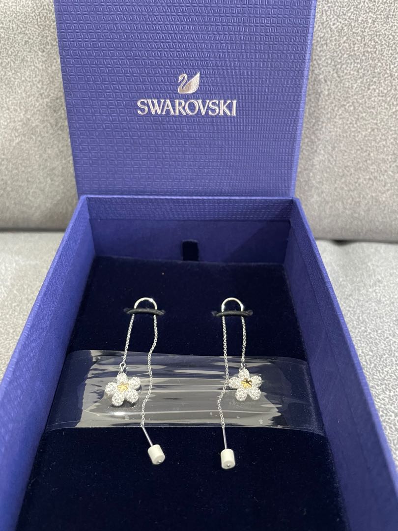 Swarovski tough flower outlet necklace