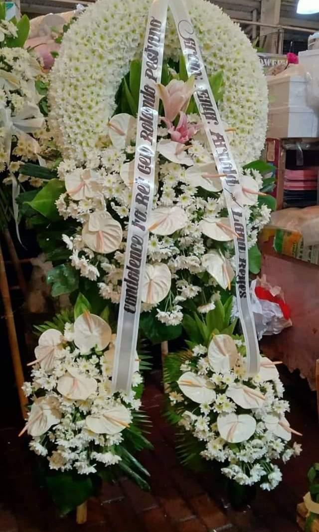 SYMPATHY WREATH FLOWERS, Hobbies & Toys, Stationary & Craft, Flowers