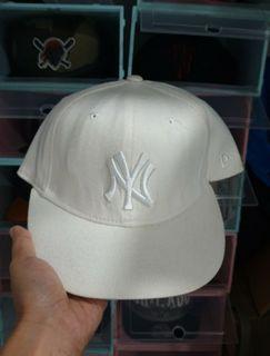 Topi New Era NY Putih size 7.1/2