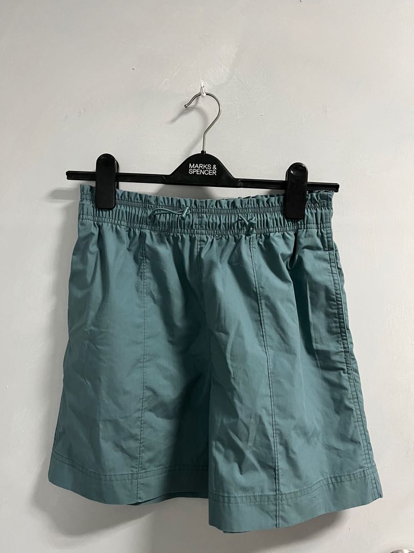 Uniqlo Green Parachute Shorts, Women's Fashion, Bottoms, Shorts on ...