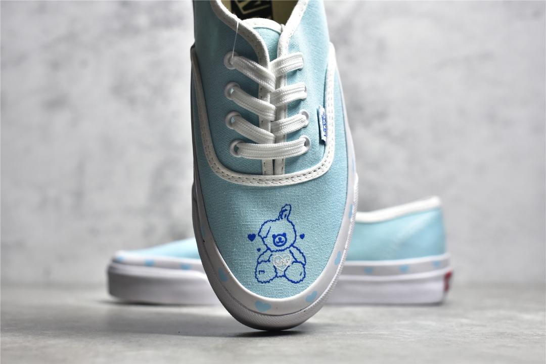 Vans authentic deals baby blue