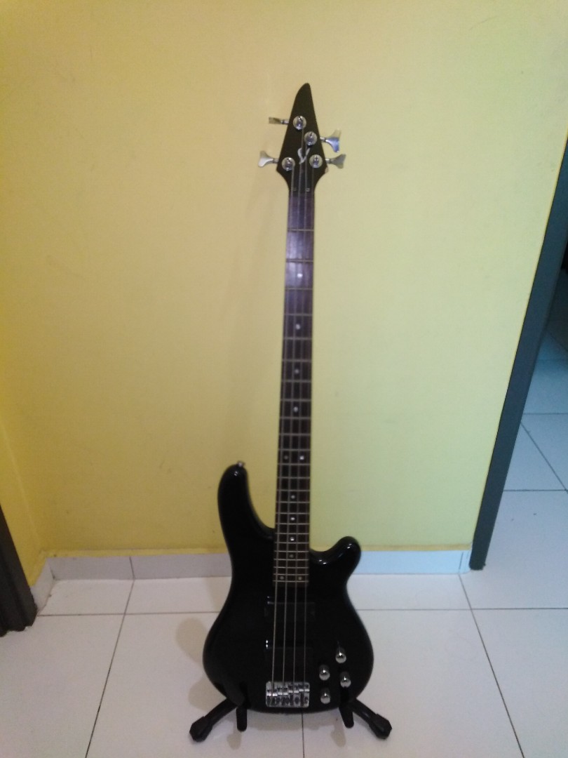 Vantage bass guitar hotsell