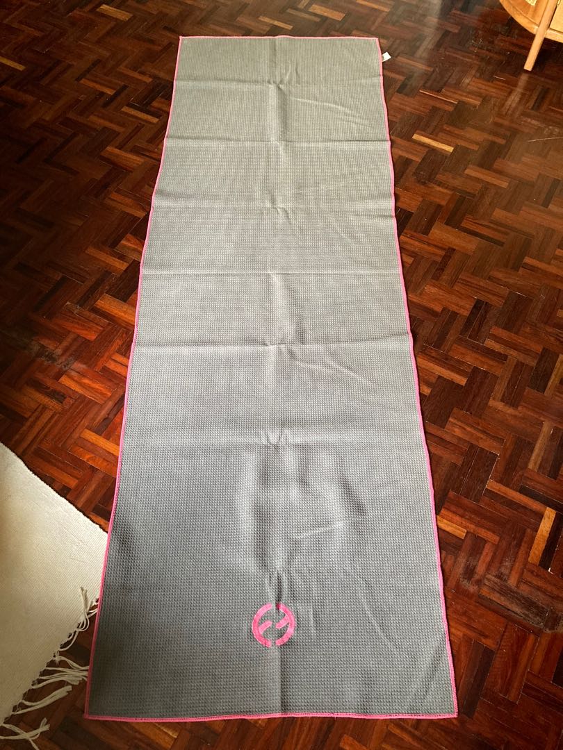 Yoga Basics Yoga May Towel w back grippy, Sports Equipment, Exercise