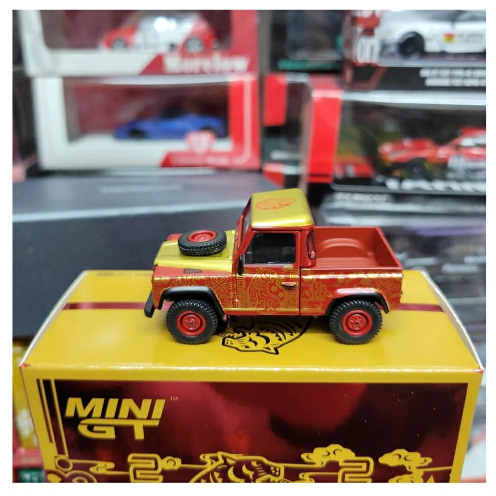 1:64 Mini Gt Land Rover Defender 90 Pick Up, Hobbies & Toys, Toys & Games  on Carousell