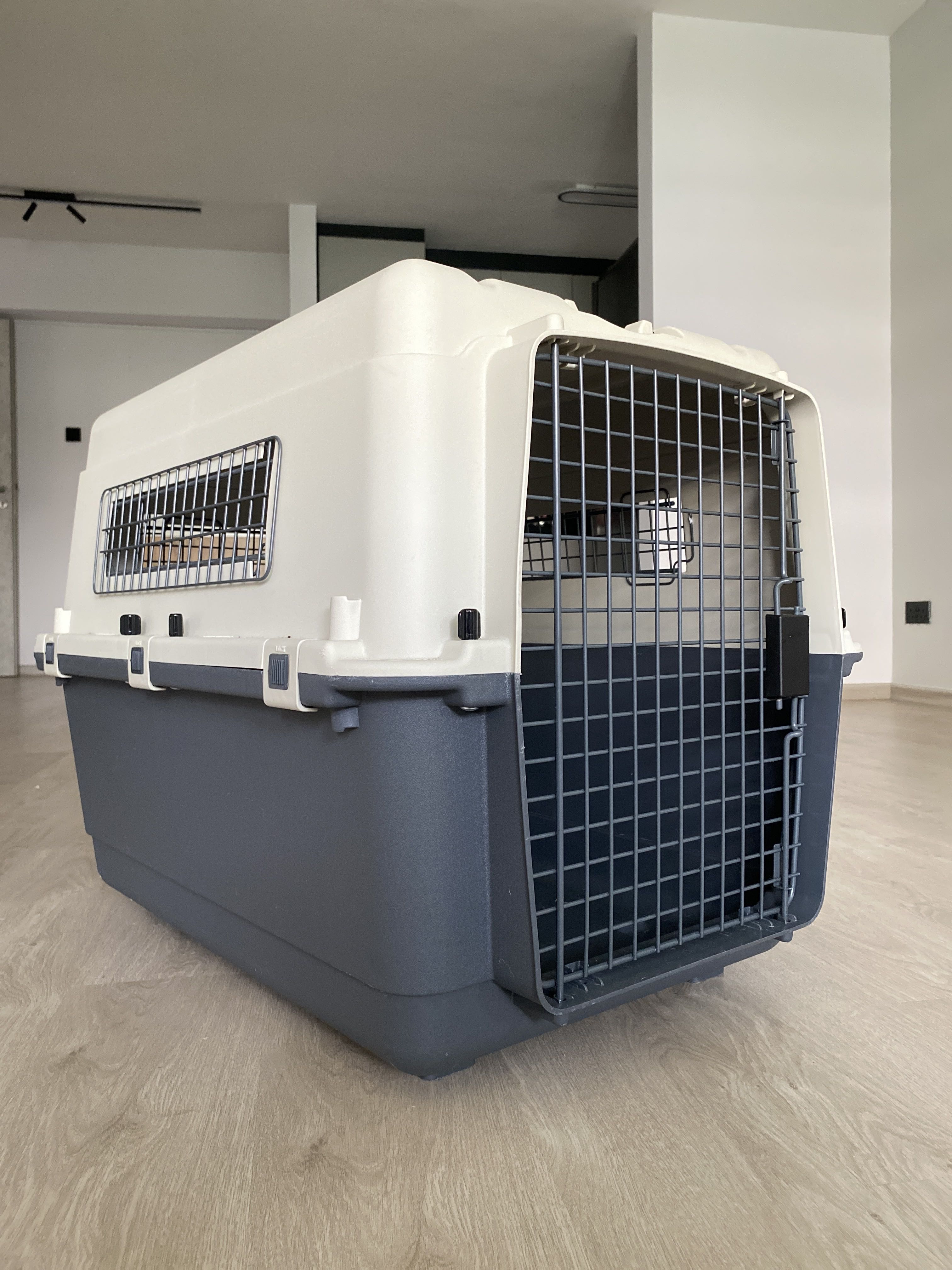 80cm IATA Approved Pet Crate Medium, Pet Supplies, Homes & Other Pet