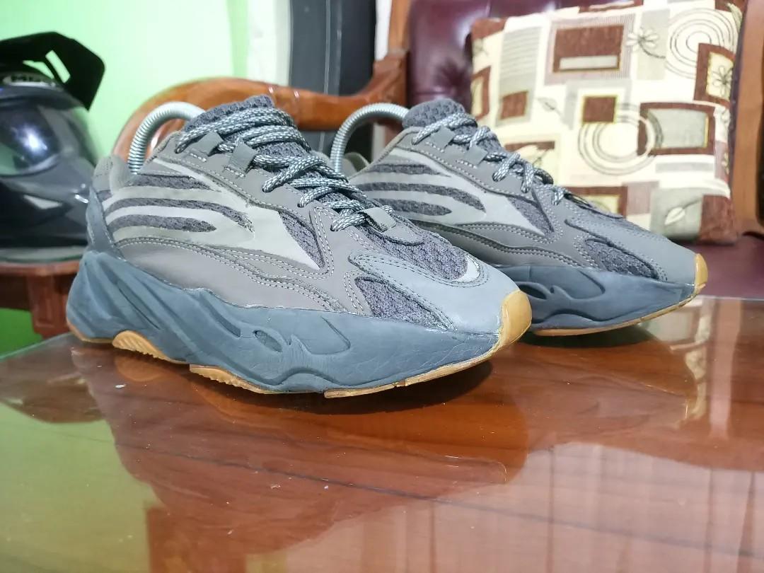 ADIDAS YEEZY 700, Fesyen Pria, Sepatu , Sneakers di Carousell