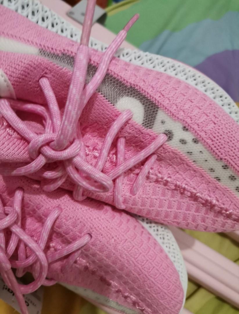 Pink on sale yeezys 5