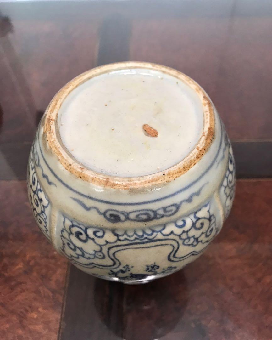 Antique Yuan dynasty blue and white porcelain vase Hobbies Toys