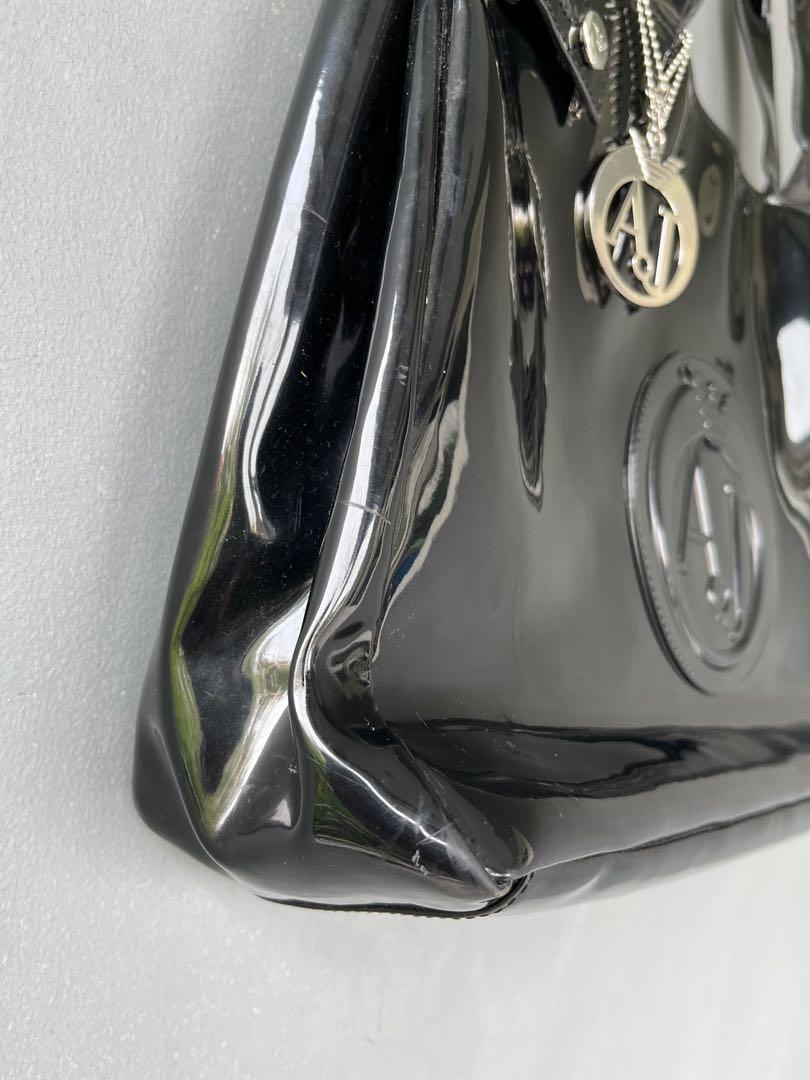 Armani jeans bag (Category: Luxury Bags & Wallets) located in Pasig City. Submitted by kayemango (Listing ID 1178675358, Image 2). Description: With some slight scratches but can be clean Very good condition.