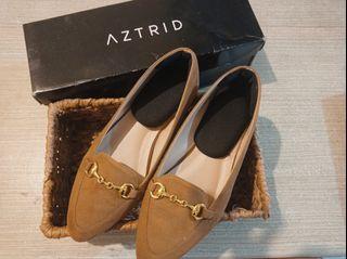 Aztrid loafer in Tan (Size 5)