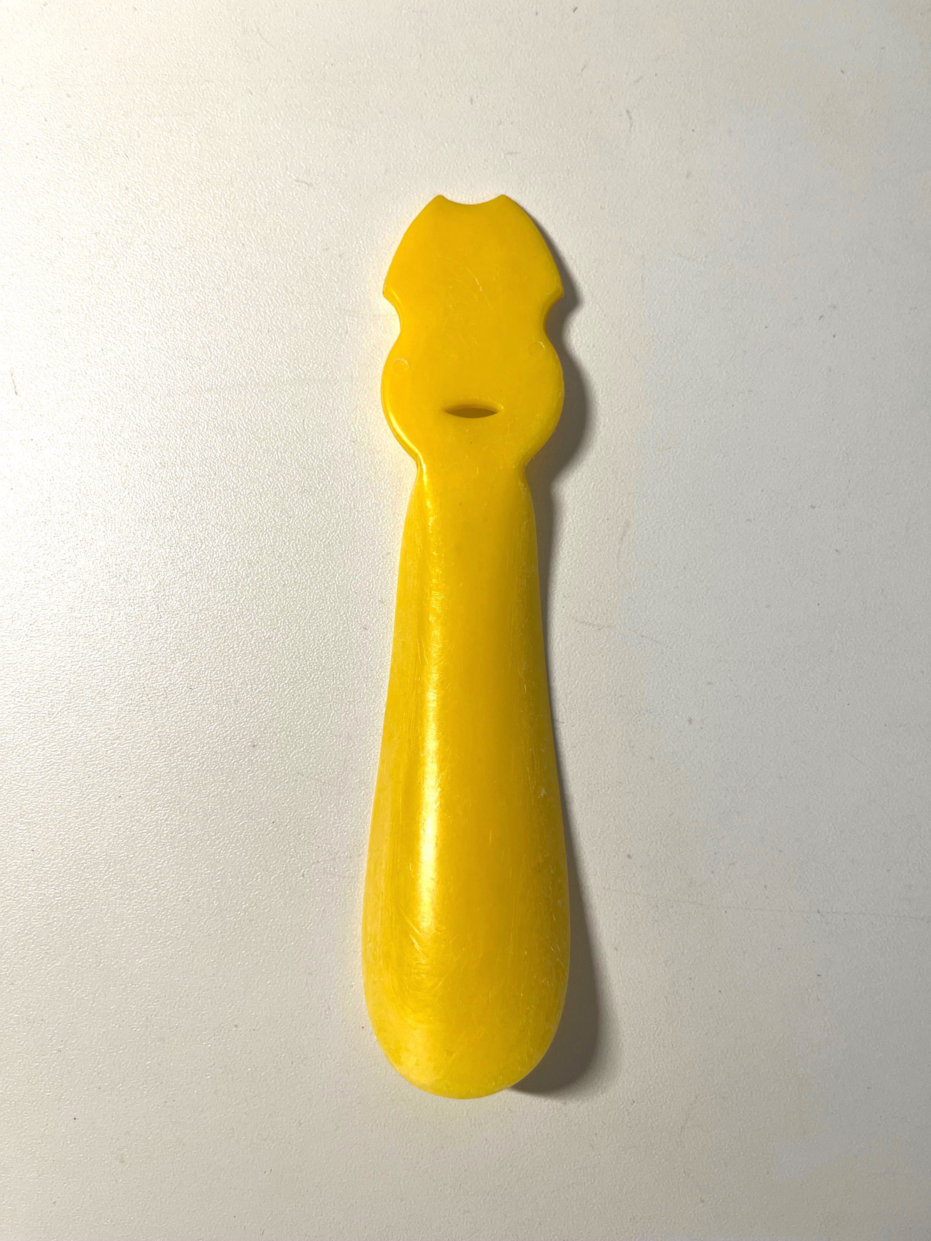 Shoe Horn , Men's Fashion, Footwear, Shoe inserts & accessories on Carousell