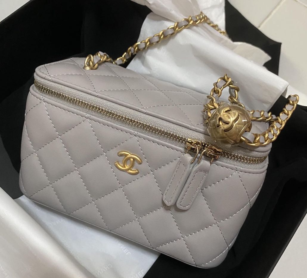 Chanel Pearl Crush Vanity Case 21B Gray Quilted Lambskin with