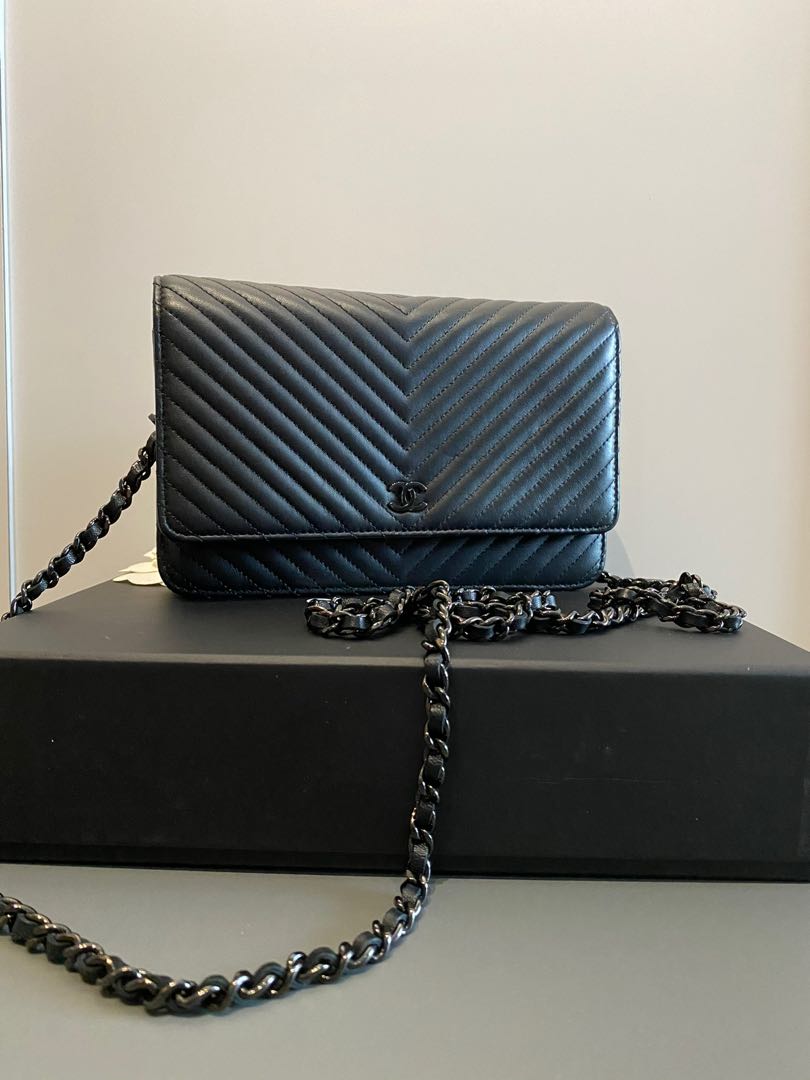 Chanel so black hotsell wallet on chain