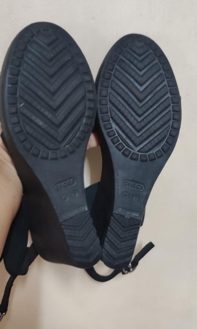 wedge crocs with fur