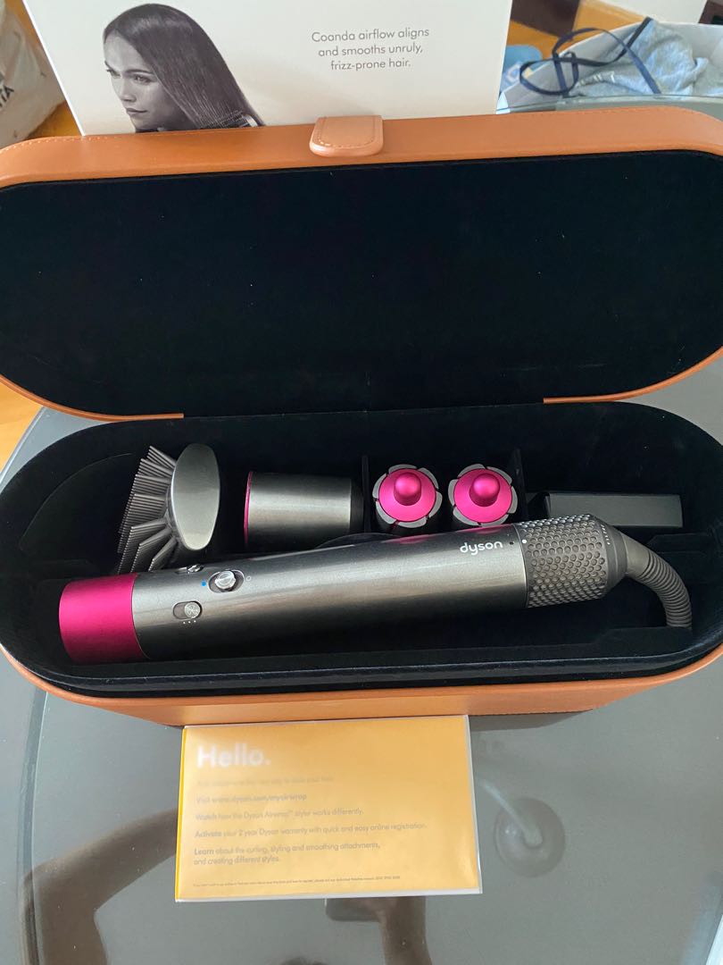 Dyson Airwrap curler and smooth comb, 美容＆化妝品, 健康及美容 頭髮護理 Carousell