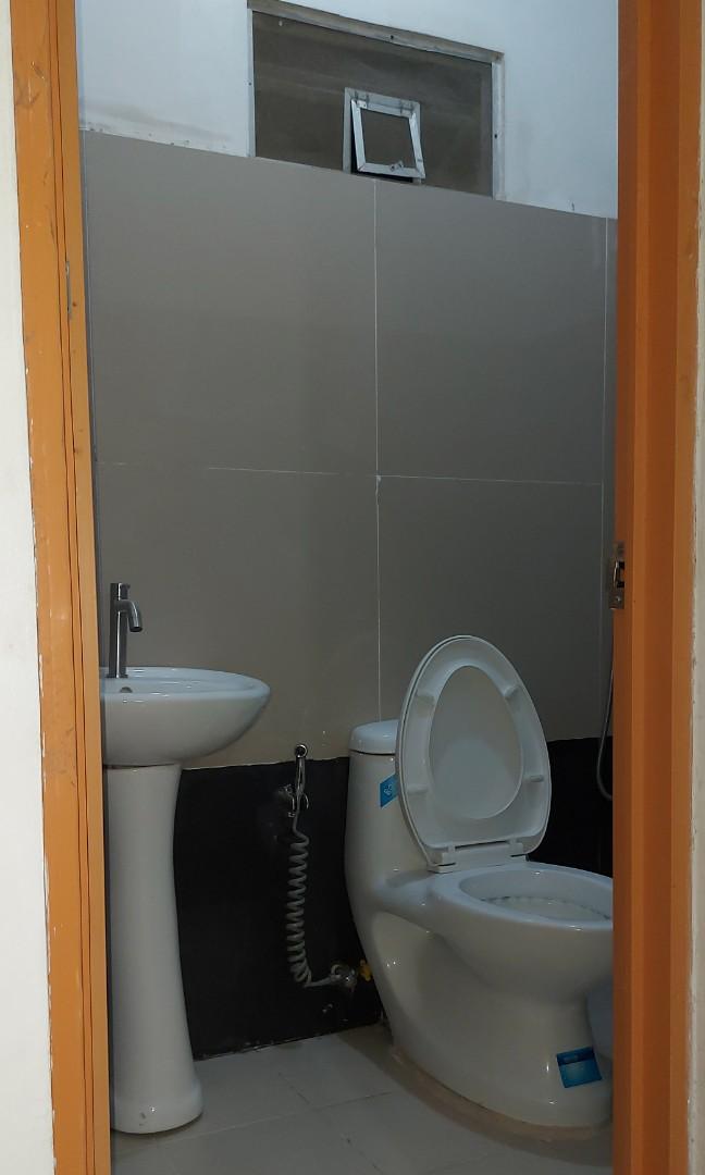 For Rent Studio Type Apartment (Category: Apartments & Condos) located in Manila. Submitted by peter.m (Listing ID 1075604405, Image 3). Description: studio type with aircon -Las Pinas area --walking distance to public market, main road, -close to bank , pure gold, SM southmall, robison, university of perpetual -wellgated and secured by 24/7 cctv cameras - with own water and electric meter -1 month deposit and 1 month advance, 1 year contract -Vi