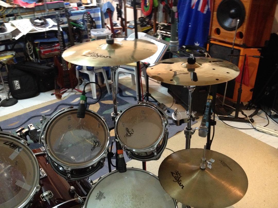 Gretsch DrumSet without Cymbals but with all hardware and cases