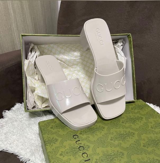 Gucci jelly sandals BEACH sandals Women s Fashion Footwear Sandals on Carousell