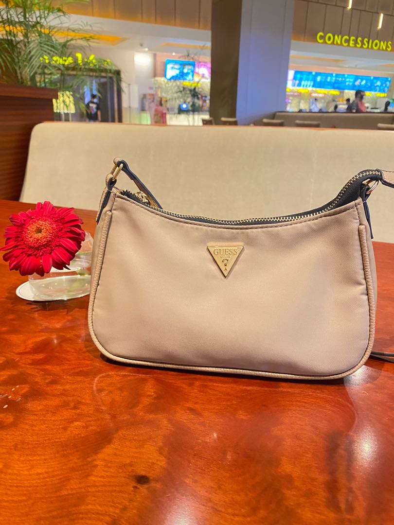 Guess Bag, Fesyen Wanita, Tas & Dompet di Carousell