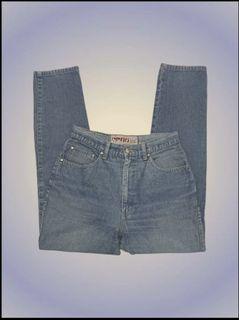 Half Mom Jeans in Light Wash
