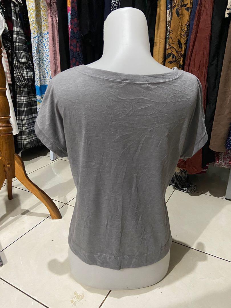 Kaos abu abu / Kaos Polos , Fesyen Wanita, Pakaian Wanita, Atasan di