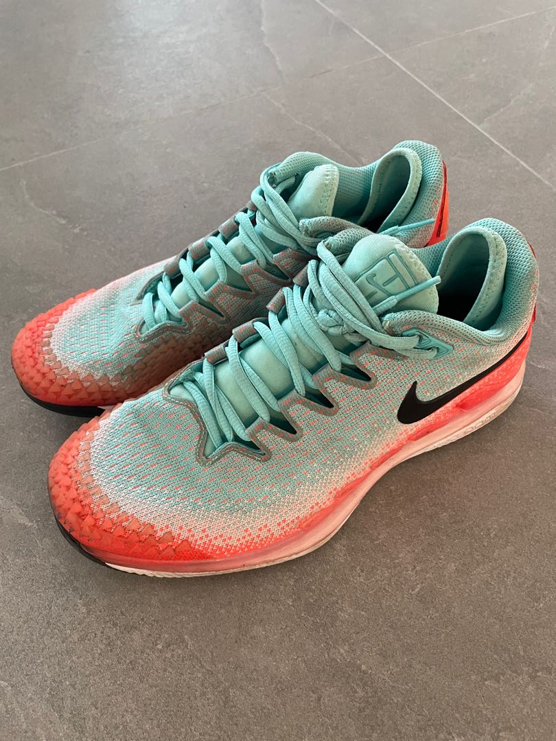 Flyknit tennis shoes outlet