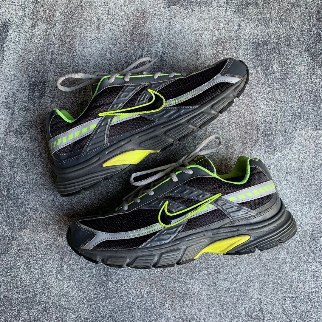 Nike initiator flo best sale