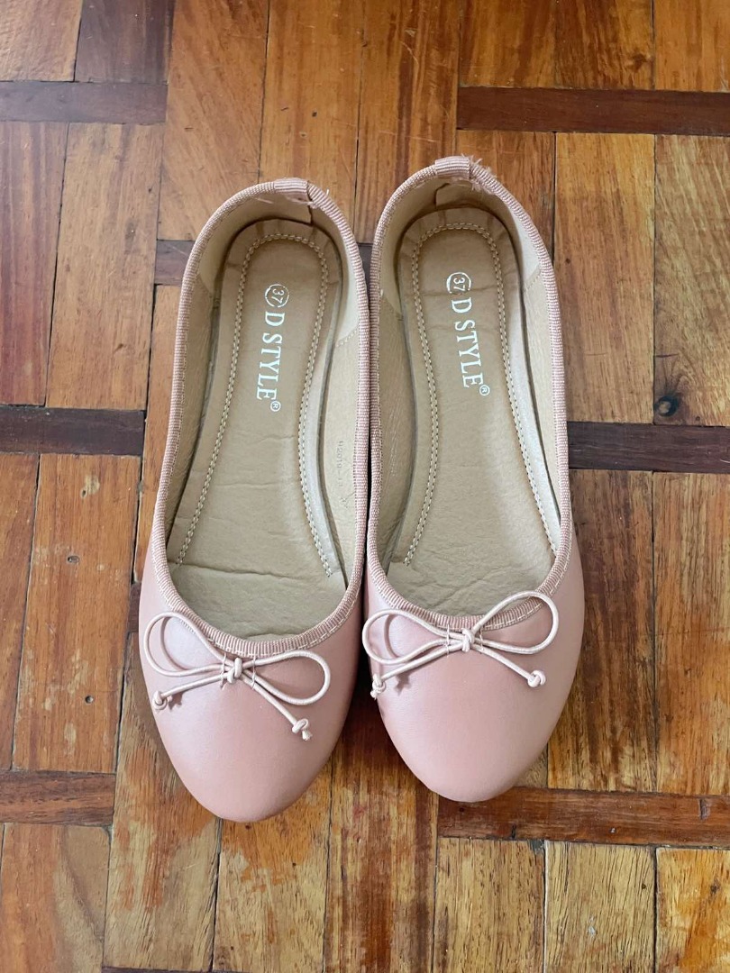Pink Ballet Flats, Women's Fashion, Footwear, Flats & Sandals on Carousell