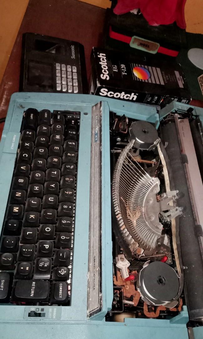 Selling 2 typewriters still working, Computers & Tech, Office