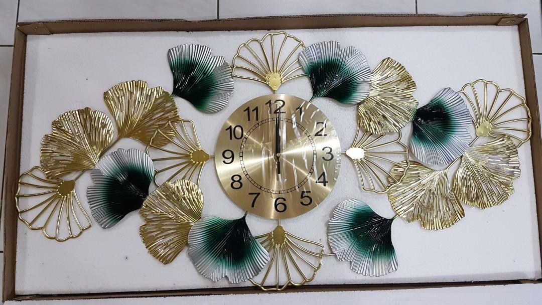 Wall clock (Category: Wall Decor) located in Singapore. Submitted by idahsawi (Listing ID 1178689459, Image 2). Description: material: metal battery operated battery size AA self collect at my resident woodland drive 14 no meet at MRT or VOIDDECK.