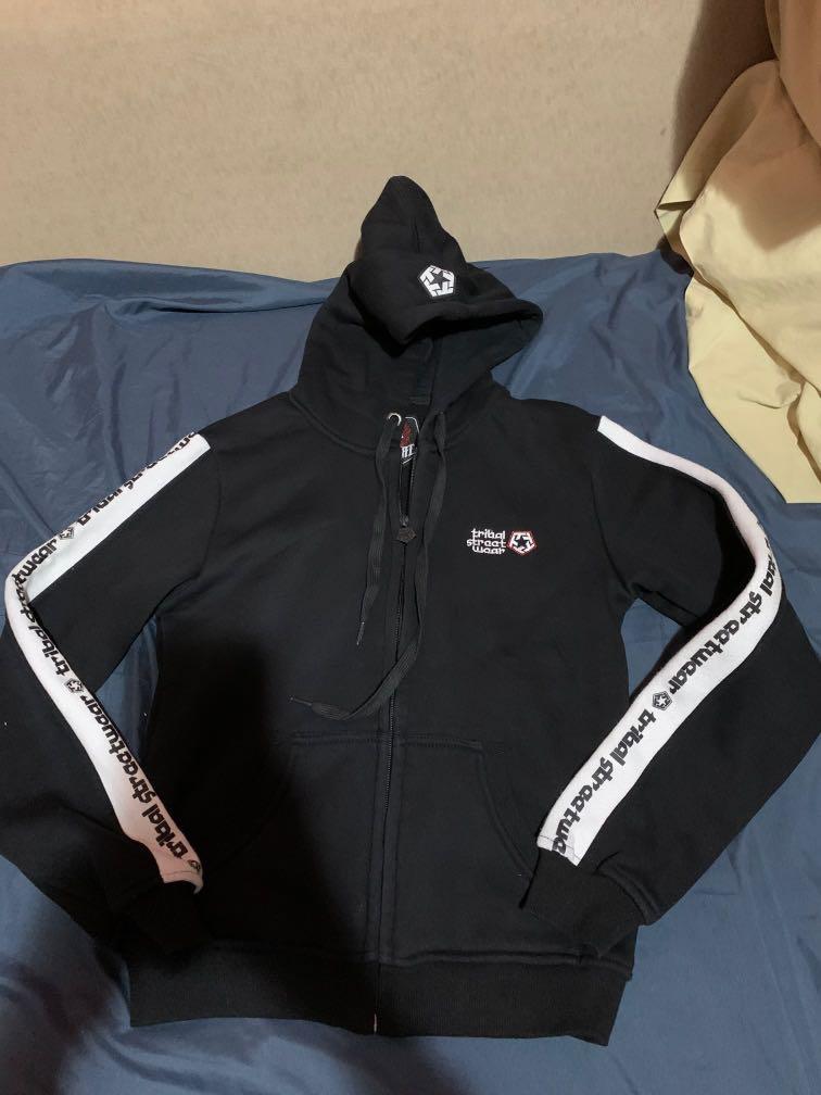 Womens tribal jacket (Category: Coats, Jackets and Outerwear) located in San Juan City. Submitted by ywkly (Listing ID 1178859348, Image 1). Description: Fix price orig price 1699 Can fit up to med Can wear as unisex.