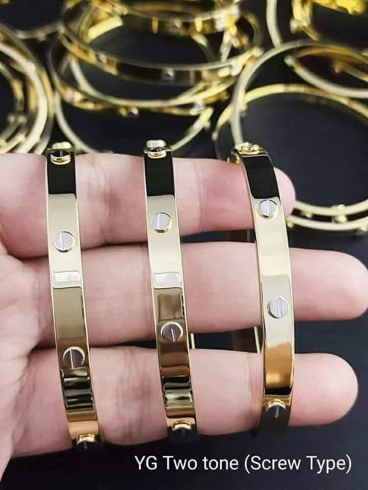 Cartier bangle embossed 2025