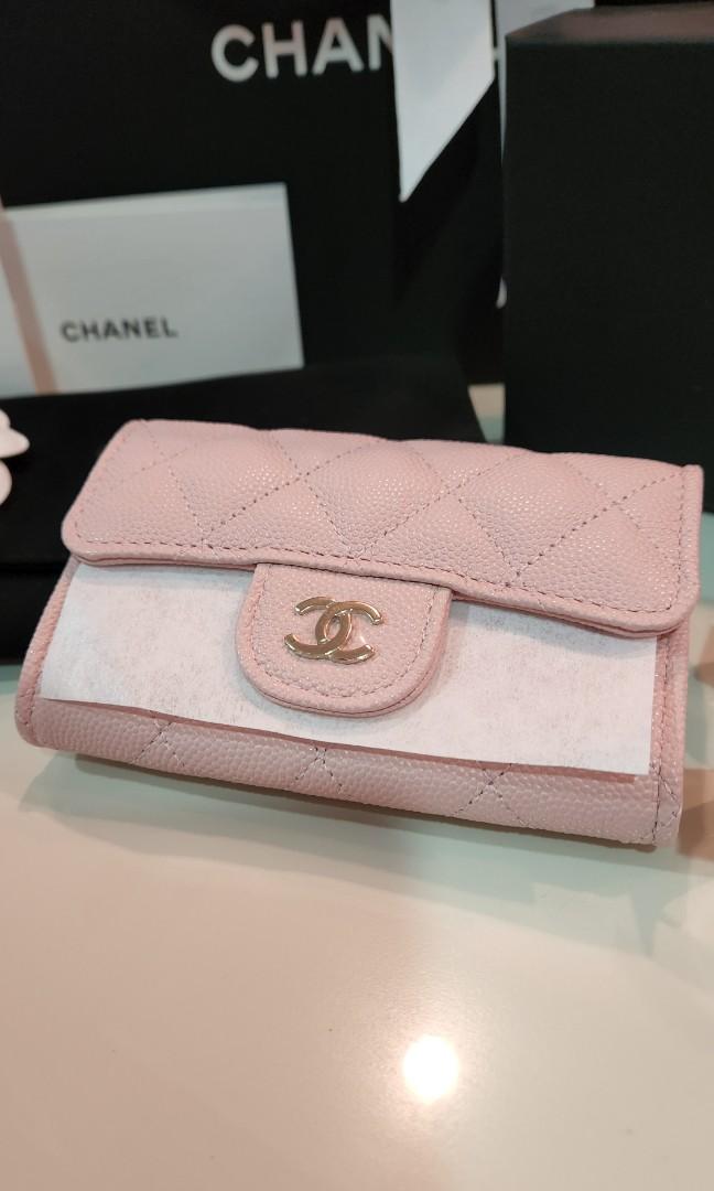 ?️? Chanel 22B Pink Caviar with LGHW Classic Card Holder, Women's  Fashion, Bags & Wallets, Wallets & Card holders on Carousell