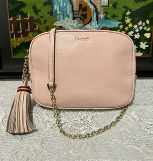 (Kategori: ) berada di . Dikirim oleh brandedhypebeast (ID iklan 1179039343, Gambar 1). Deskripsi: .