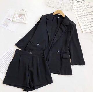 Blazer with pants office look woman