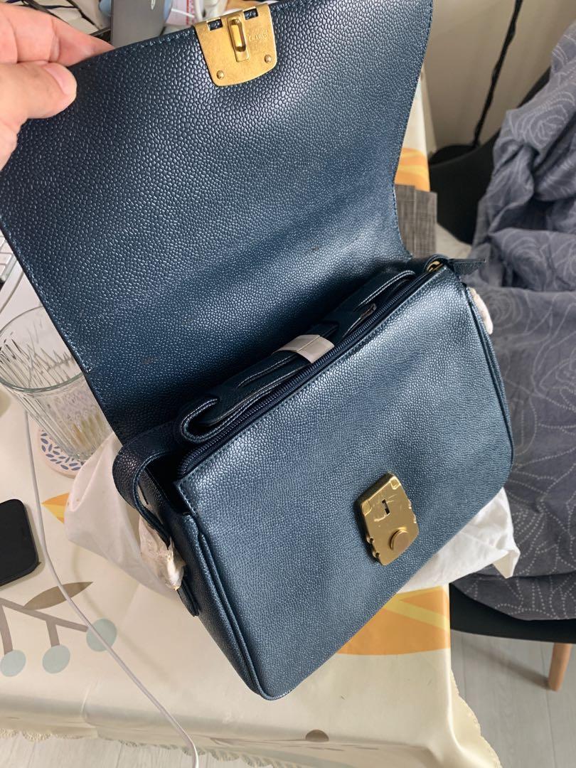 Brand new Singapore airlines bag clutch bag, Women's Fashion, Bags