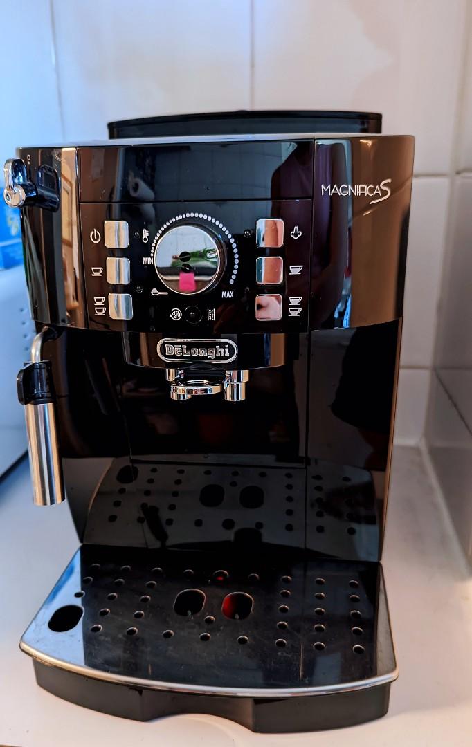 DeLonghi automatic coffee machine in original box like new Magnifica