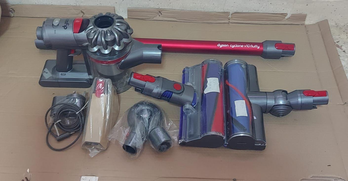 Dyson V8 Absolute Pro +, Furniture & Home Living, Cleaning & Homecare