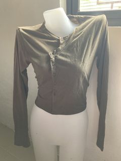 (Category: ) located in . Submitted by nirvys.closet (Listing ID 1179007709, Image 1). Description: .