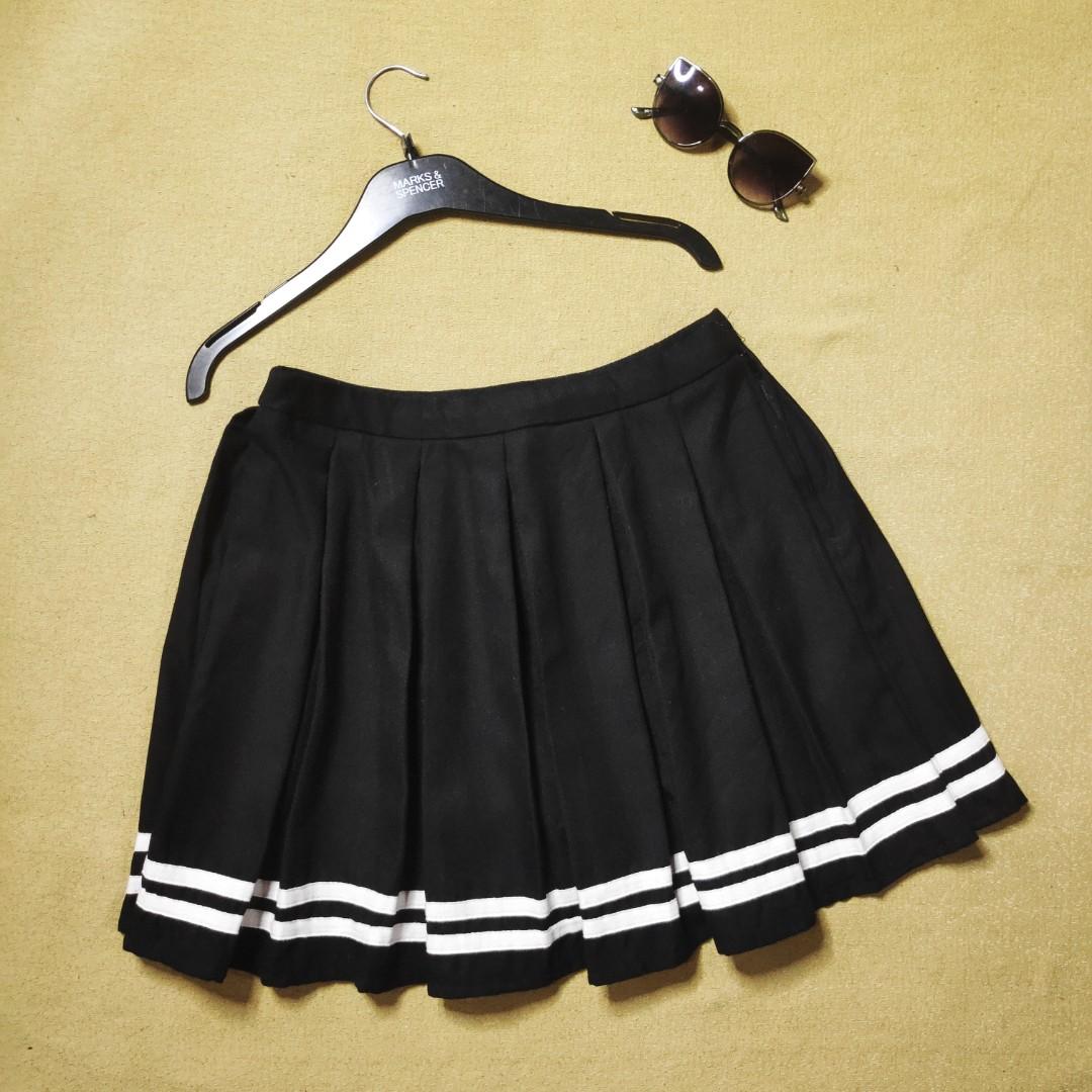 HOT TOPIC PLEATED CHEER SKIRT. COSPLAY SCHOOLGIRL