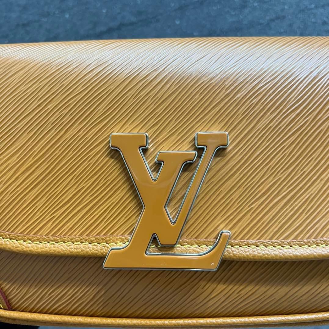 Buci leather handbag Louis Vuitton Gold in Leather - 37447620