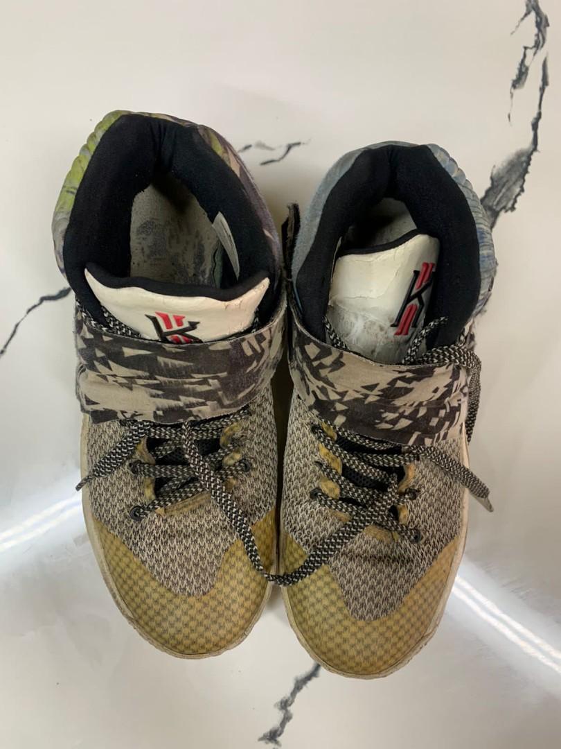 SEPATU Bekas Nike Kyrie 2 Effect multicolour size 44 Fesyen Pria
