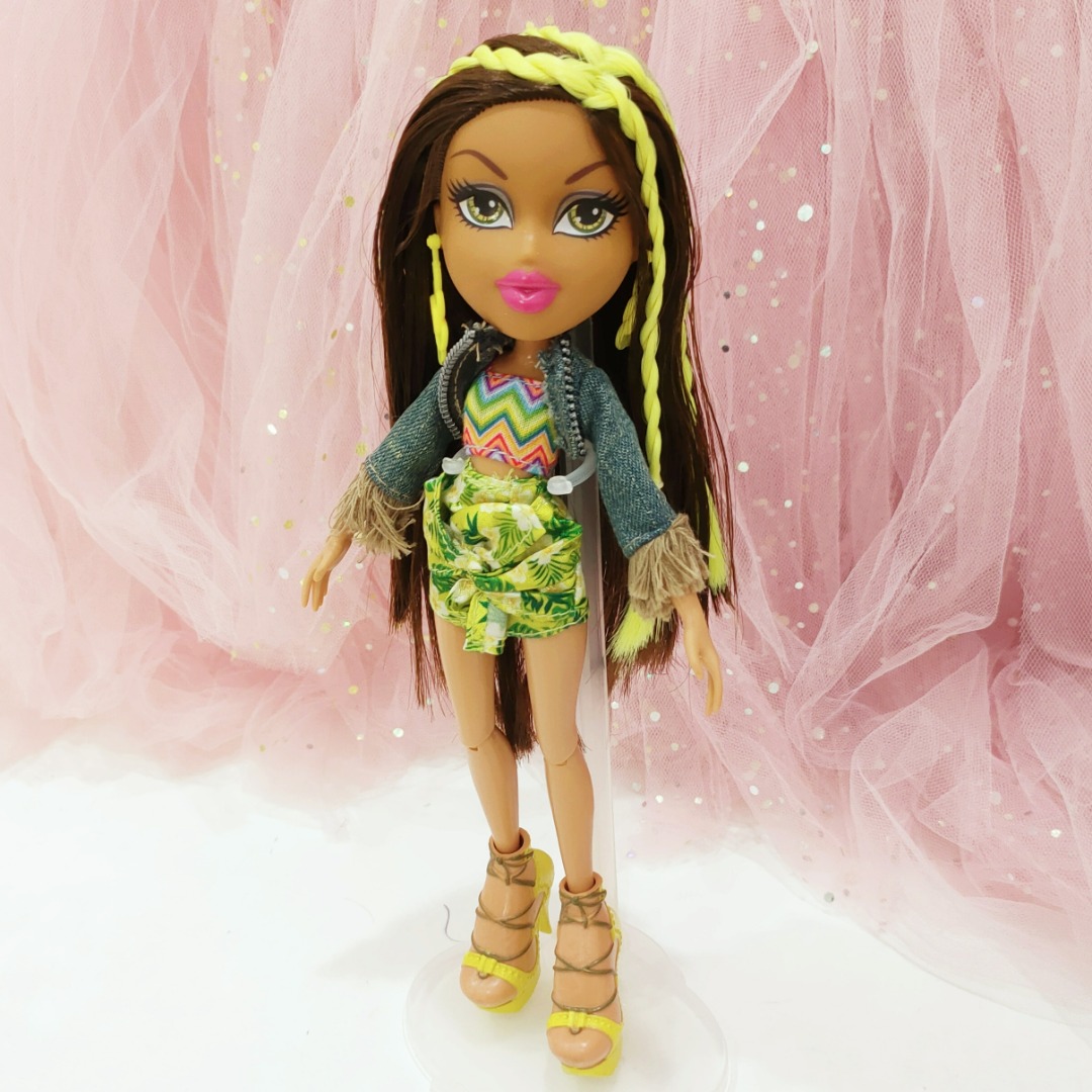 Bratz Doll Sun Kissed Summer Fianna Outfit Shoes