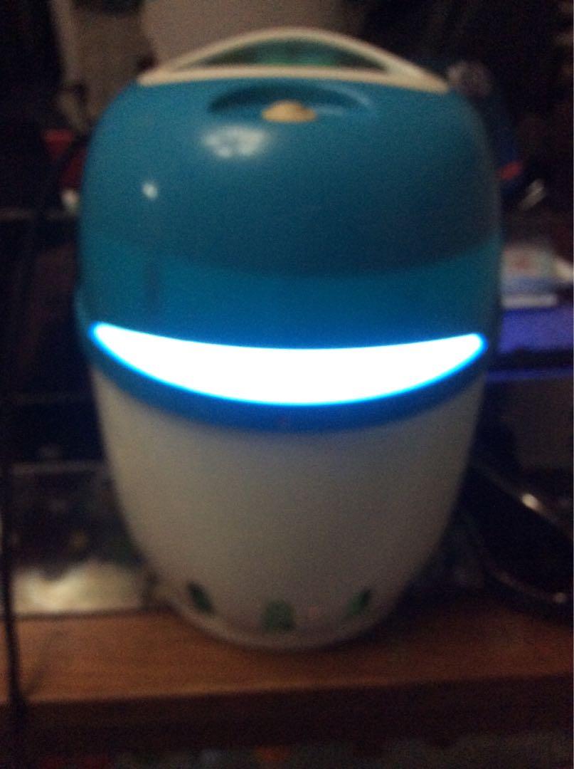Philips Insect Trapper (Category: Insect Repellents) located in Quezon City. Submitted by marky1969 (Listing ID 1179000822, Image 1). Description: For Sale Only... Di na ginagamit... 220volts... Working... Pick up lang dito sahouse along T Sora QC or shipping... Thks..