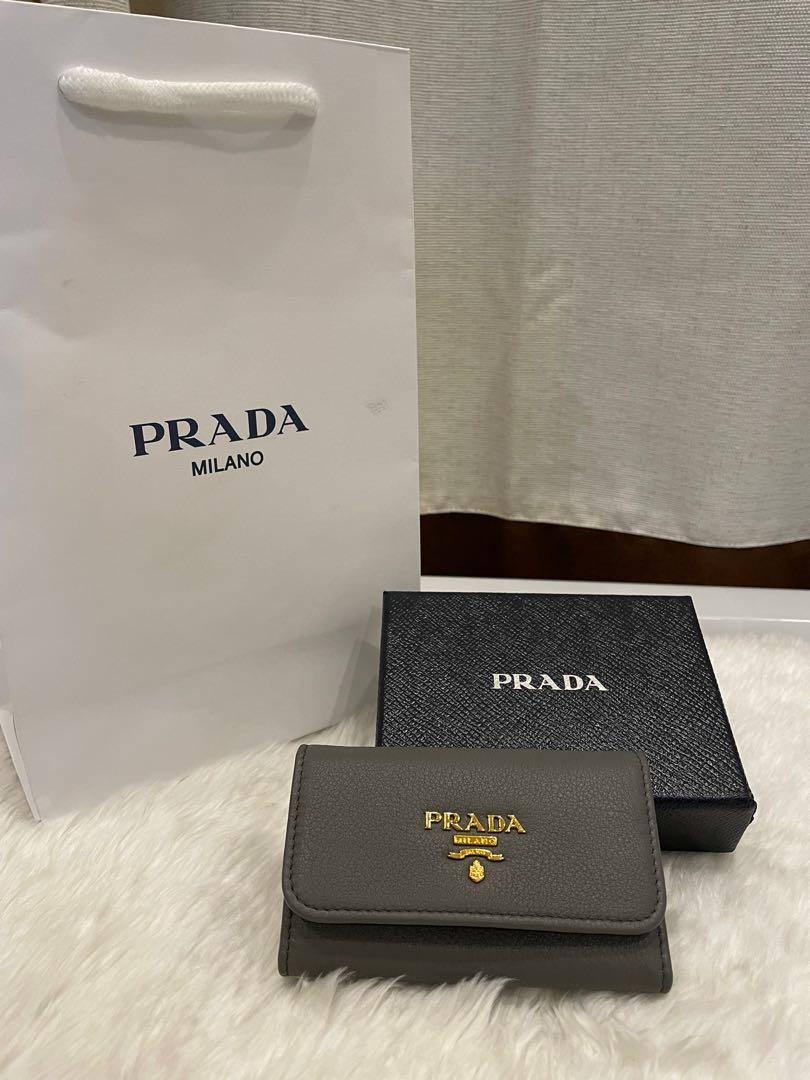 Prada Vitello Grain Key Holder (Category: Luxury Bags & Wallets) located in Muntinlupa City. Submitted by mc_shopgram (Listing ID 1179019394, Image 1). Description: 💯 Authentic Prada Vitello Grain 6 Ring Key Holder Unused Complete with authenticity card, box and paper bag MOP: Gcash Shipping fee c/o buyer.