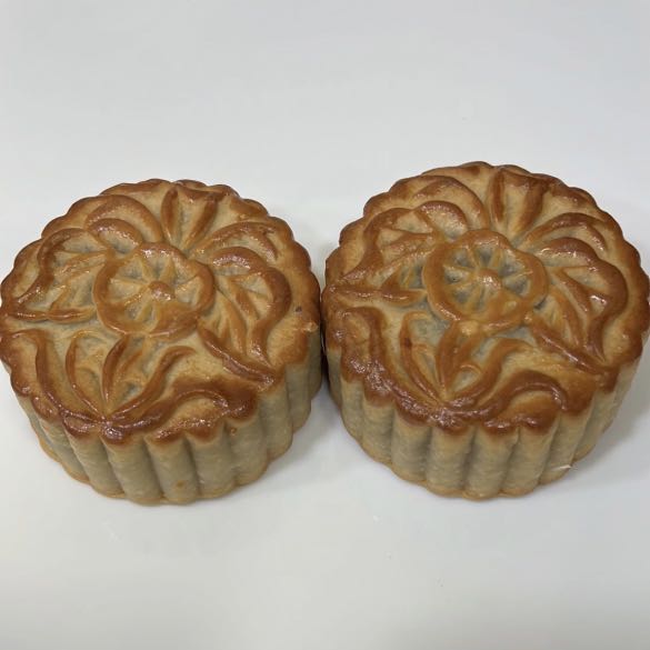 Pure Lotus Paste Mooncake, Food & Drinks, Homemade Bakes on Carousell